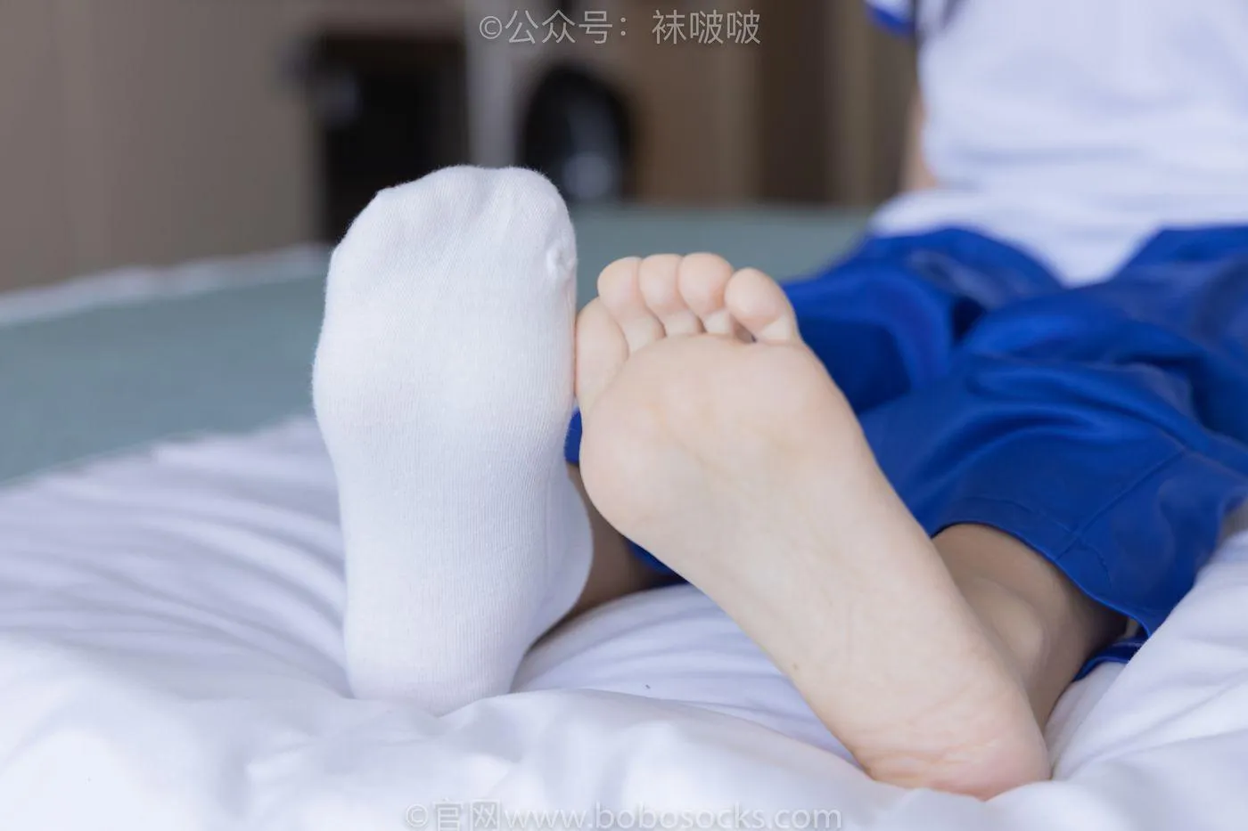 [BoBoSocks袜啵啵]NO.039 小奶熊-校服、vans帆布鞋、短白棉袜、裸足 [154P]插图7